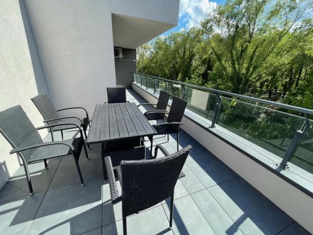 Lakeside Family & Studio Apartments Кестхей Экстерьер фото