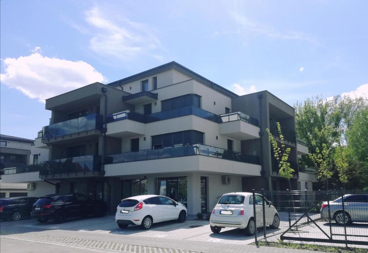 Lakeside Family & Studio Apartments Кестхей Экстерьер фото
