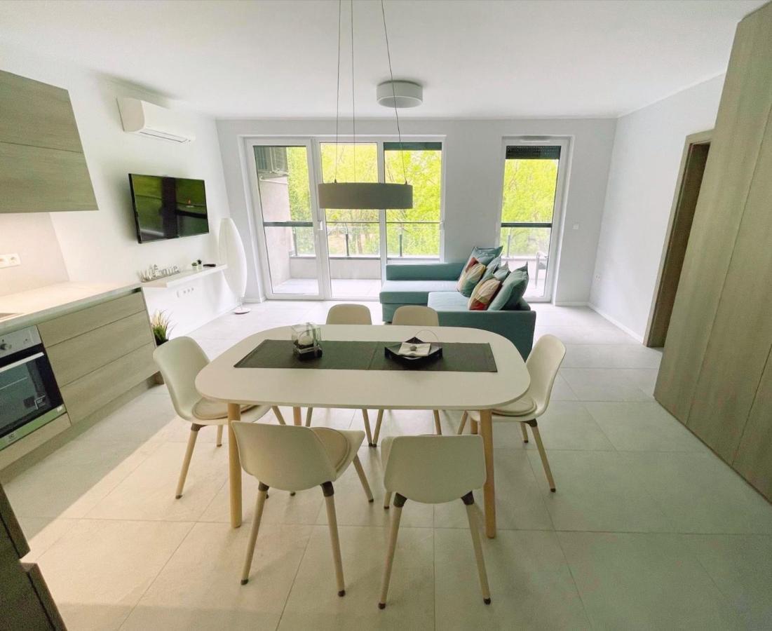 Lakeside Family & Studio Apartments Кестхей Экстерьер фото